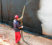 Работы по нанесению гидроизоляционного покрытия на стены здания холодным методом